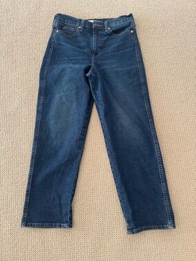 LEVI’S SIGNATURE DARK WASH CLASSIC BLUE JEANS, HIGH RISE, STRAIGHT LEG, SIZE 6